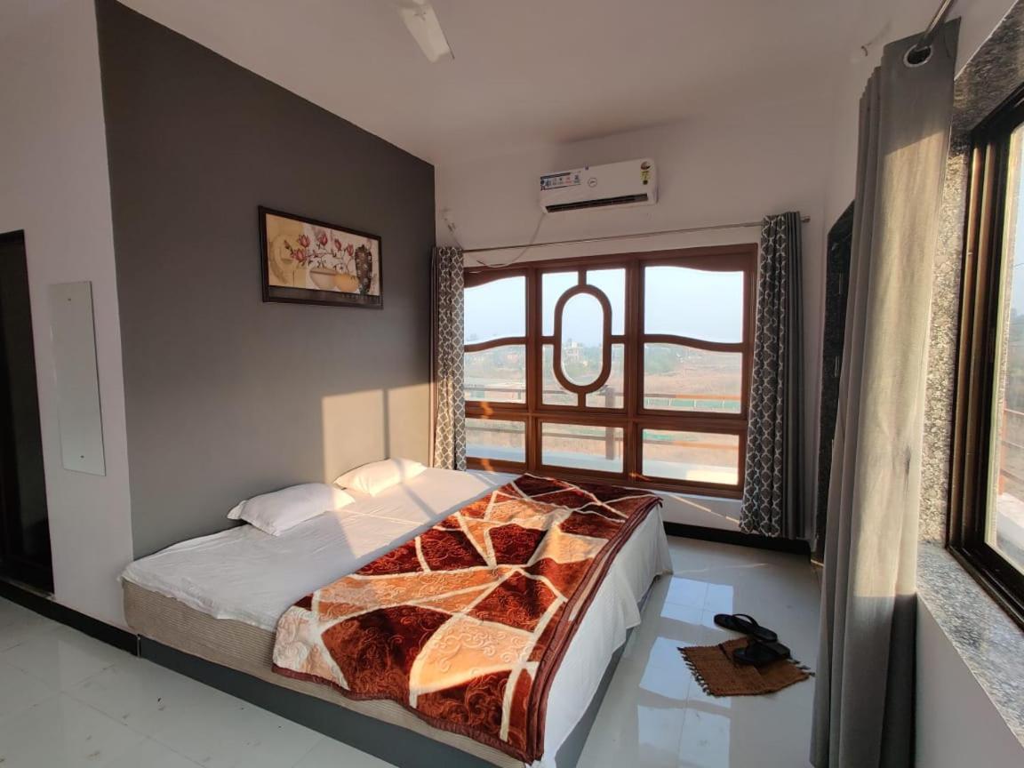 Sunshine Sea View Hotel Алибаг Екстериор снимка