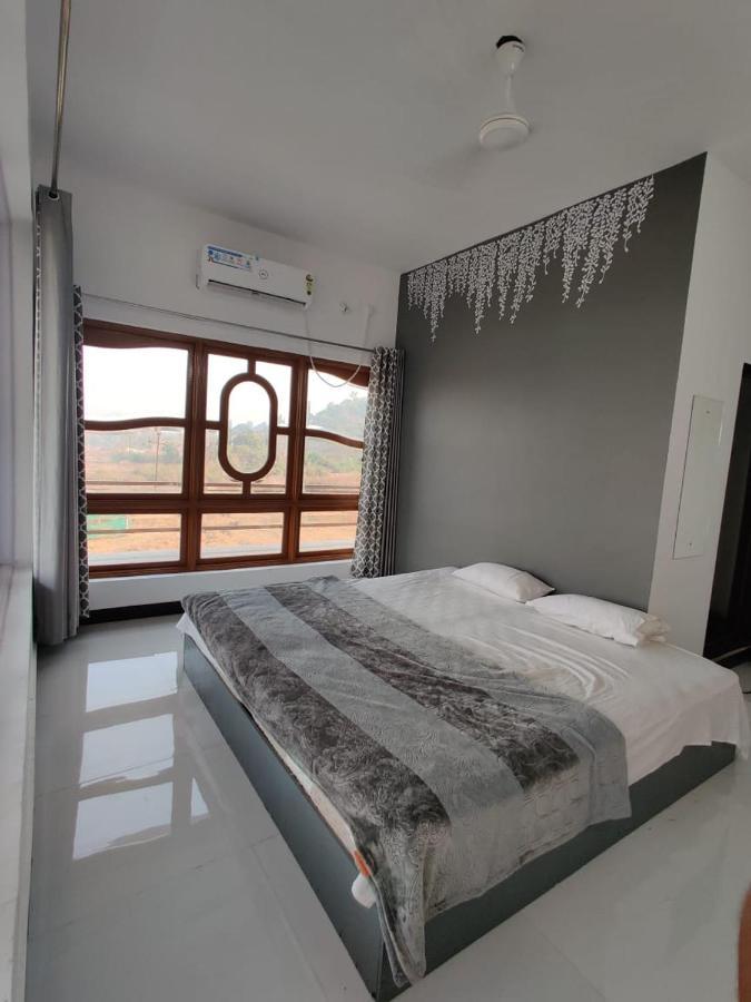 Sunshine Sea View Hotel Алибаг Екстериор снимка