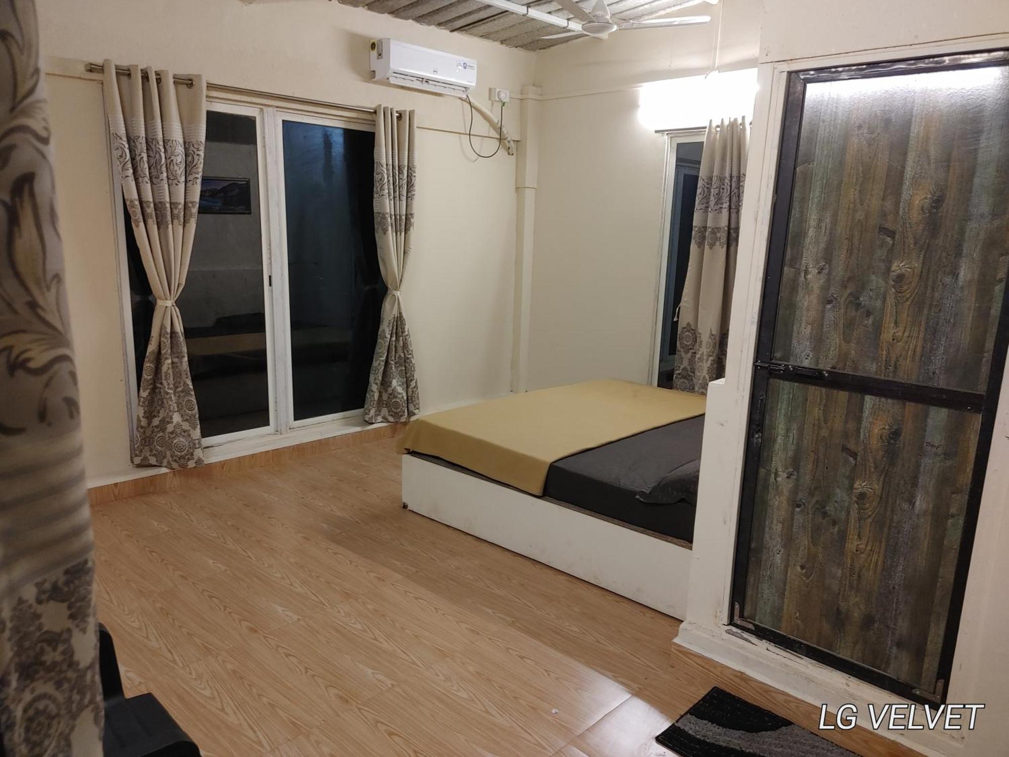 Sunshine Sea View Hotel Алибаг Екстериор снимка